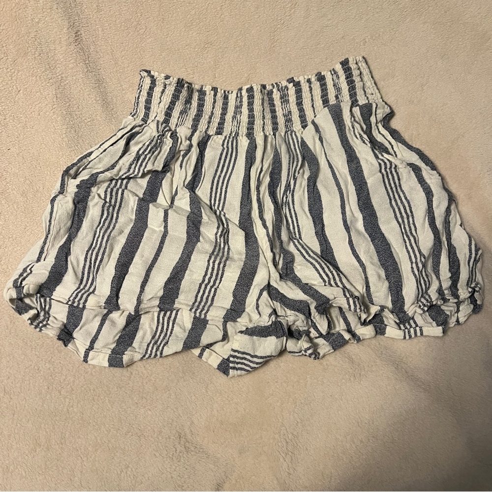 Stripped white and black shorts